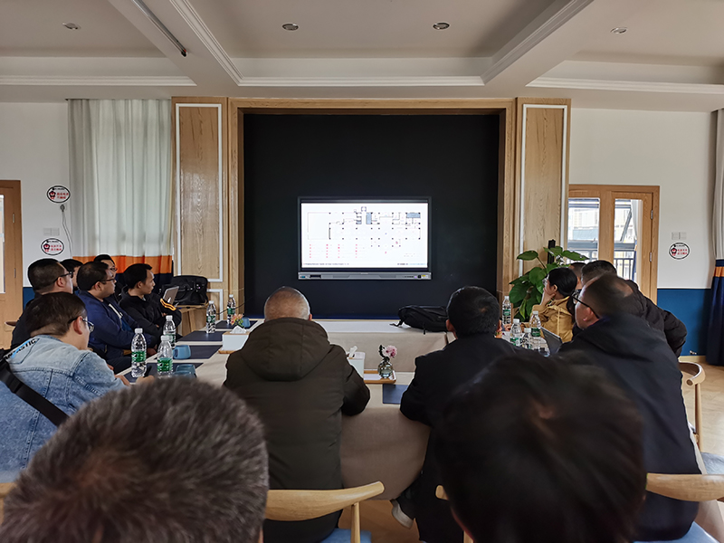 酒店顶层平面平面布局动线图进行分析讲解现场